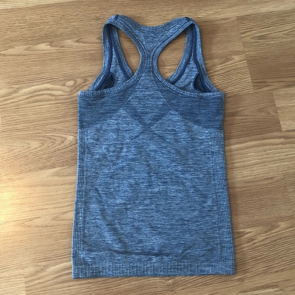 New Balance activewear tank size small - Picture 2 of 3